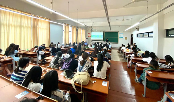 浙江省纺织工程学会邹奉元副理事长一行走访绍兴文理学院元培学院_003.jpg