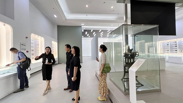 服装专委会科技服务团调研走访浙江阿大互联科技有限公司_005 (1).jpg