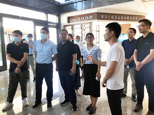 万名专家帮万企在行动 _ 学会专家服务团调研温州龙港产业_007.jpg